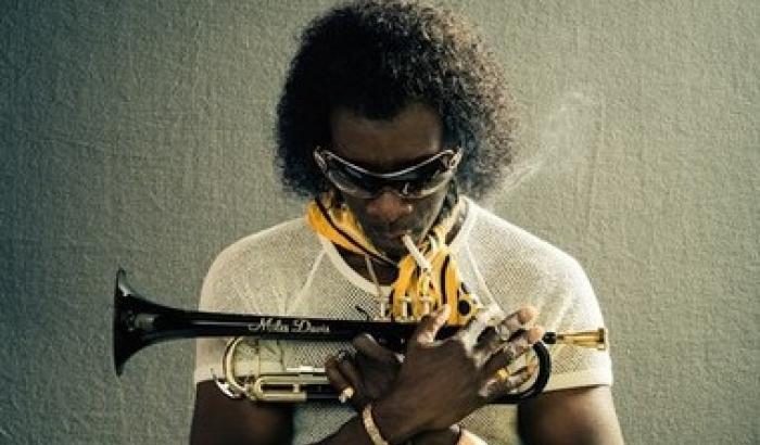 Don Cheadle è Miles Davis, nella prima foto ufficiale del biopic