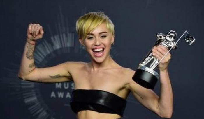 Miley Cyrus trionfa agli Mtv Music Awards