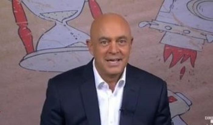 Crozza, Renzi e gli 80 euro: &egrave; Berlusconi con il 20% in meno