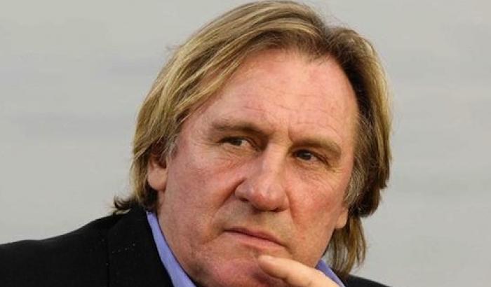 Gerard Depardieu ubriaco sul palco: spettacolo interrotto