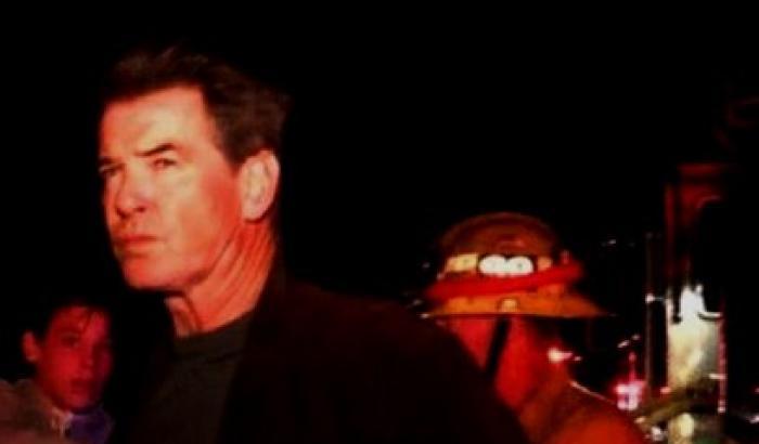 A fuoco la villa Pierce Brosnan, notte da incubo per l'ex 007