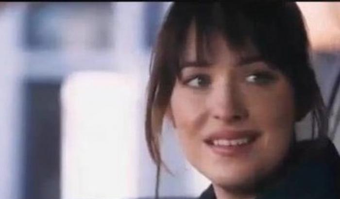 Dakota Johnson nei guai per lo sketch sull'Isis