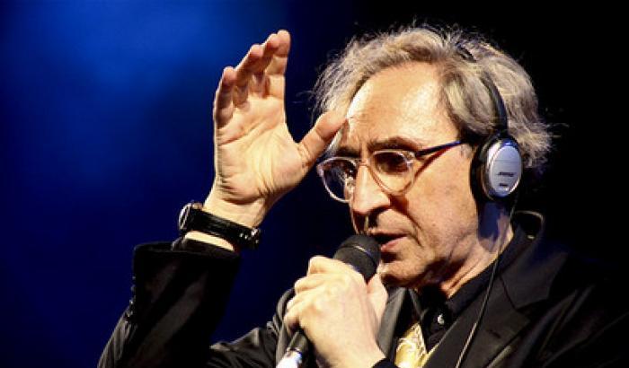 Franco Battiato cade sul palco: frattura del femore