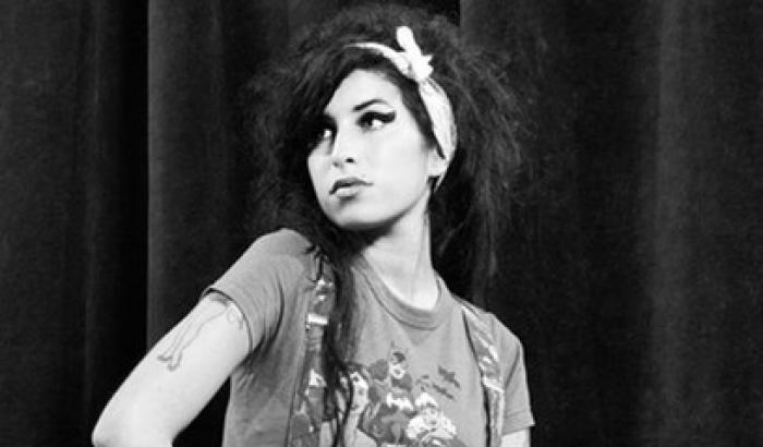 Nuovo film su Amy Winehouse: la verità raccontata dal padre e dall’ex