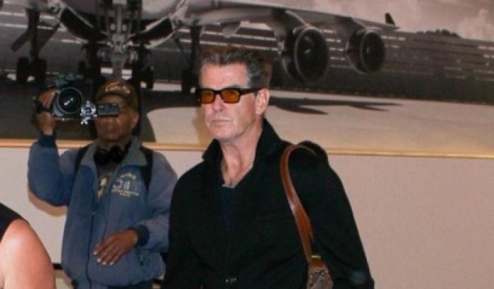 Pierce Brosnan fermato in aroporto: voleva imbarcare un coltello