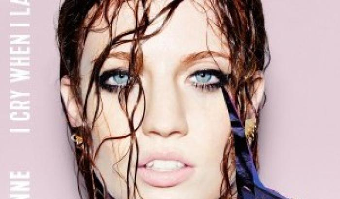 Jess Glynne: prima donna in vetta ai singoli in UK