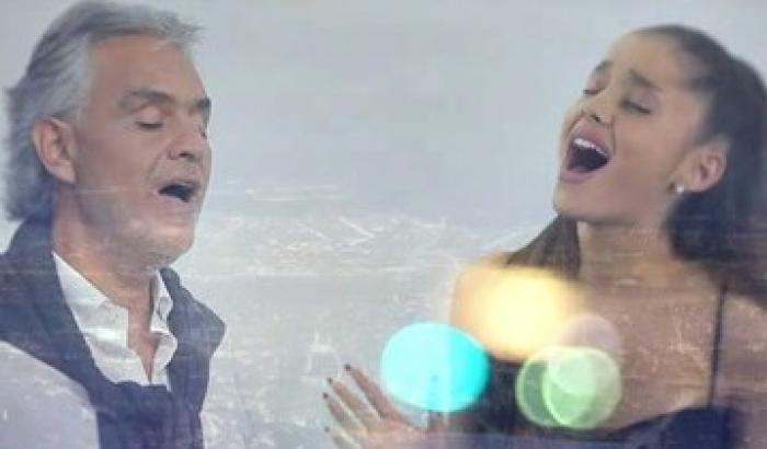 E pi&ugrave; ti penso: Andrea Bocelli duetta con Ariana Grande