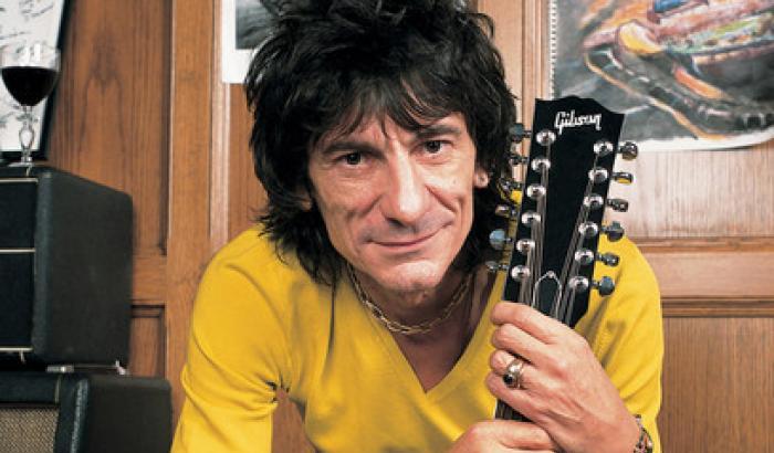 Ronnie Wood papà a 68 anni: in arrivo due gemelli