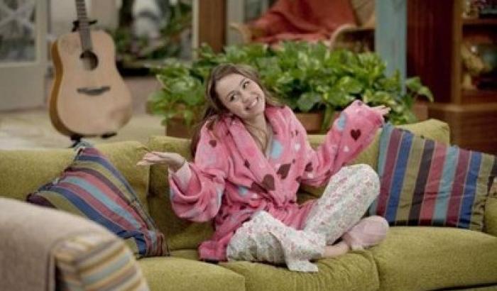 I 10 anni di Hannah Montana, Miley Cyrus ai fan: ubriacatevi