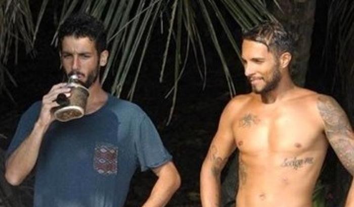 Dagospia insinua: Jonas Berami e Marco Carta amanti sull'Isola