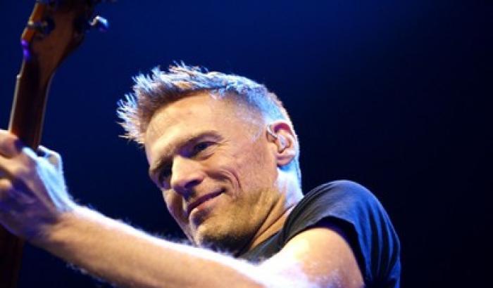 Il rock con i gay: Bryan Adams annulla lo show in Mississipi per protesta