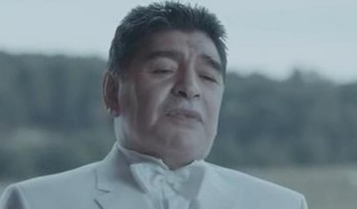 Maradona è Dio, l'Arca di Noè uno stadio: lo spot è geniale