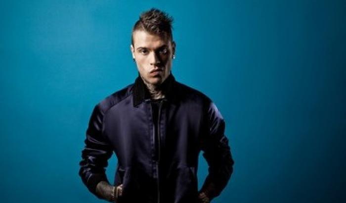 Fedez dalla parte dello studente anti-Boschi: "Bravo, hai spaccato!"