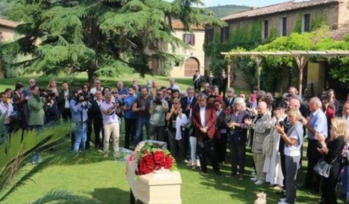 L'addio laico in Maremma ad Albertazzi