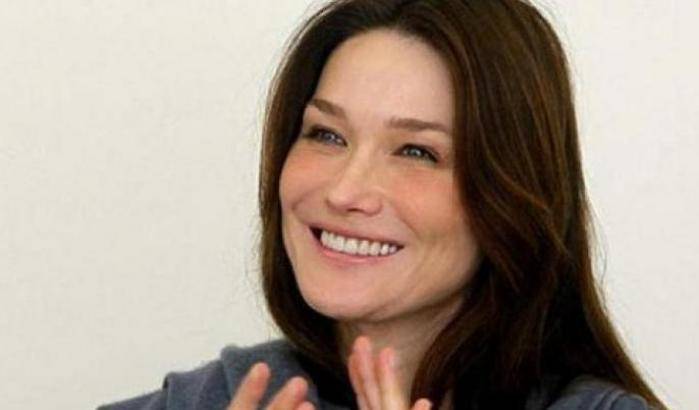 Il ritorno di Carla Bruni con un successo dei Depeche Mode