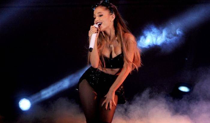 Ariana Grande canta a Roma contro la paura e nel ricordo di Manchester