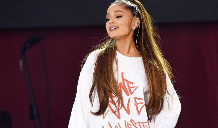 Ariana Grande, idolo musicale dei teenagers, festeggia i suoi 24 anni