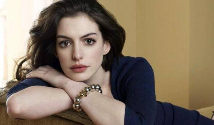 Anne Hathaway come Barbie in un film dedicato alla bambola?