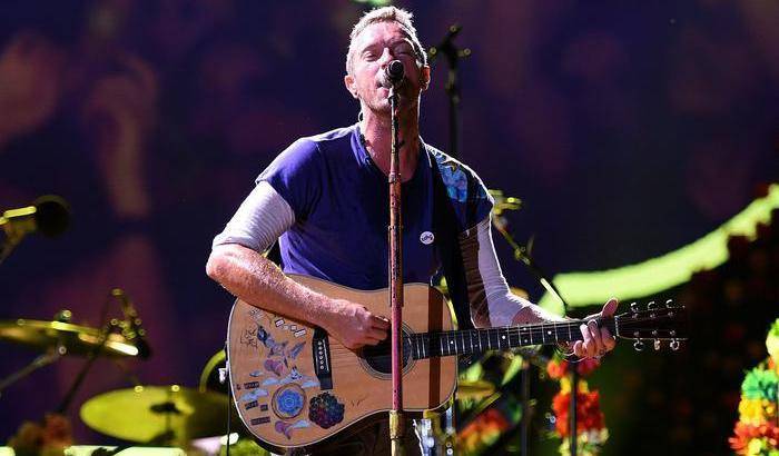 Hit parade, i Coldplay volano in vetta