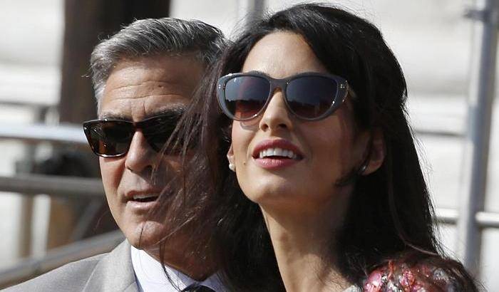 No all'odio: da George e Amal Clooney un milione all'associazione anti-razzista