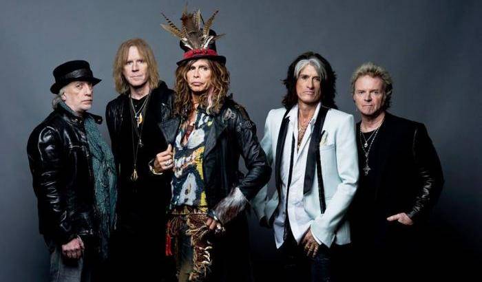 Stephen Tyler colpito da un malore: interrotto il tour degli Aerosmith in sud America
