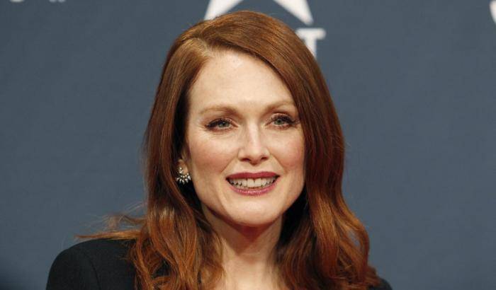 E' bufera anche su James Toback, Julianne Moore: "Anch'io molestata"