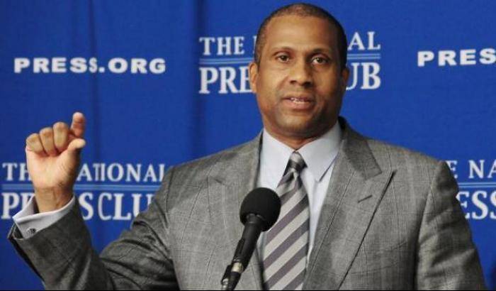 Molestie, non si salva più nessuno: sospeso Tavis Smiley