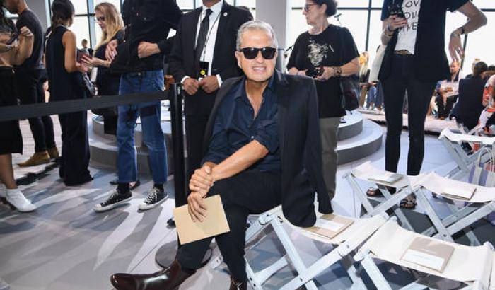 Mario Testino, fotografo di re e divi, sotto accusa: è un predatore sessuale