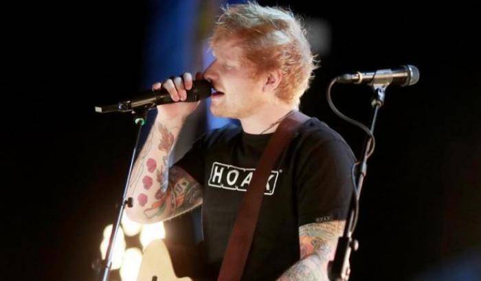 Ed Sheeran si sposa con la sua amica d'infanzia, a lei dedicata la canzone 'Perfect'