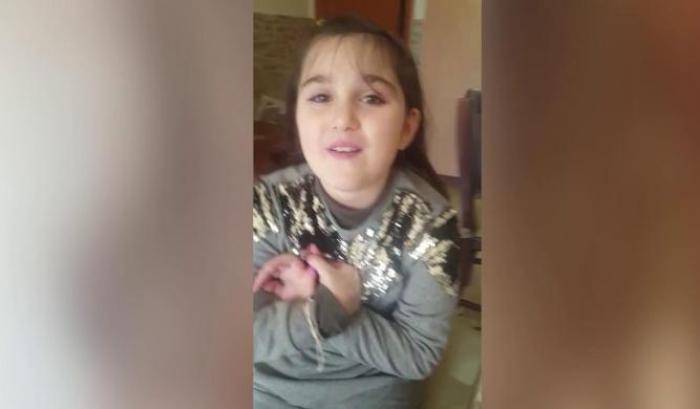 La piccola Gabriella a Nadia Toffa: "siamo due guerriere, i capelli ricrescono"