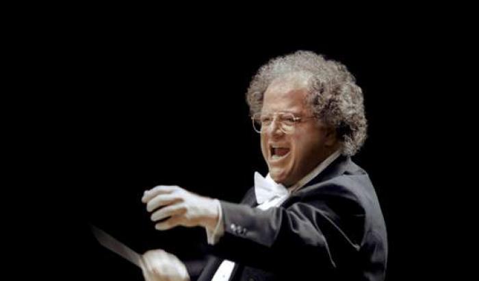 Abusò di giovani artisti, il Met caccia James Levine