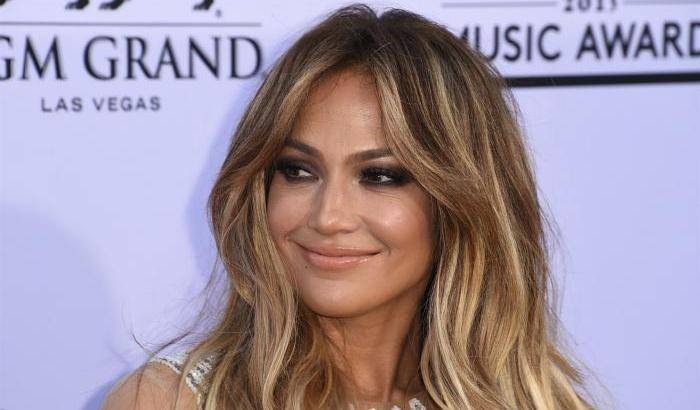 Jennifer Lopez racconta: fui molestata sessualmente a inizio carriera