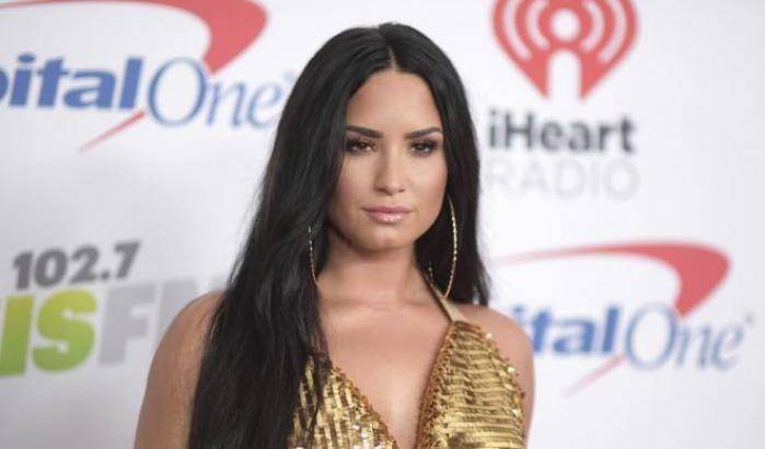 Demi Lovato in lacrime ricorda la sua battaglia vinta contro l'alcolismo