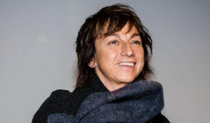 Gianna Nannini cade sul palco: sospetta frattura della caviglia