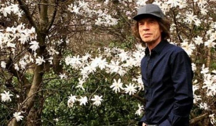 Mick Jagger, prima foto dopo l'operazione: "una passeggiata al parco"