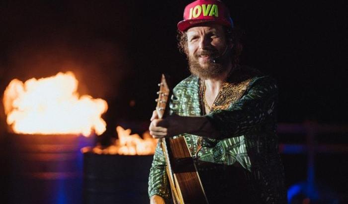 Vietato il Beach Party a Vasto. Jovanotti: "Vince il fronte del no di cui è piena l'Italia"