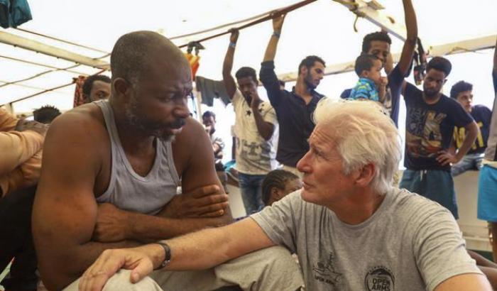 Firenze consegna le chiavi della città a Richard Gere per il suo impegno con i migranti