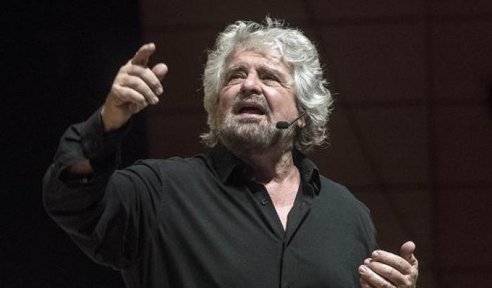 Grillo torna a teatro da 'Terrapiattista': "Mettere in dubbio tutto è l'unico modo di essere liberi"