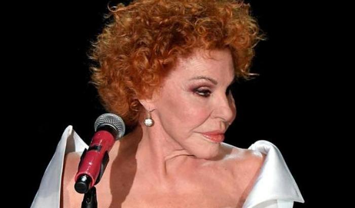 Ornella Vanoni in lacrime: "Non uscite, o questo virus non se ne andrà mai"