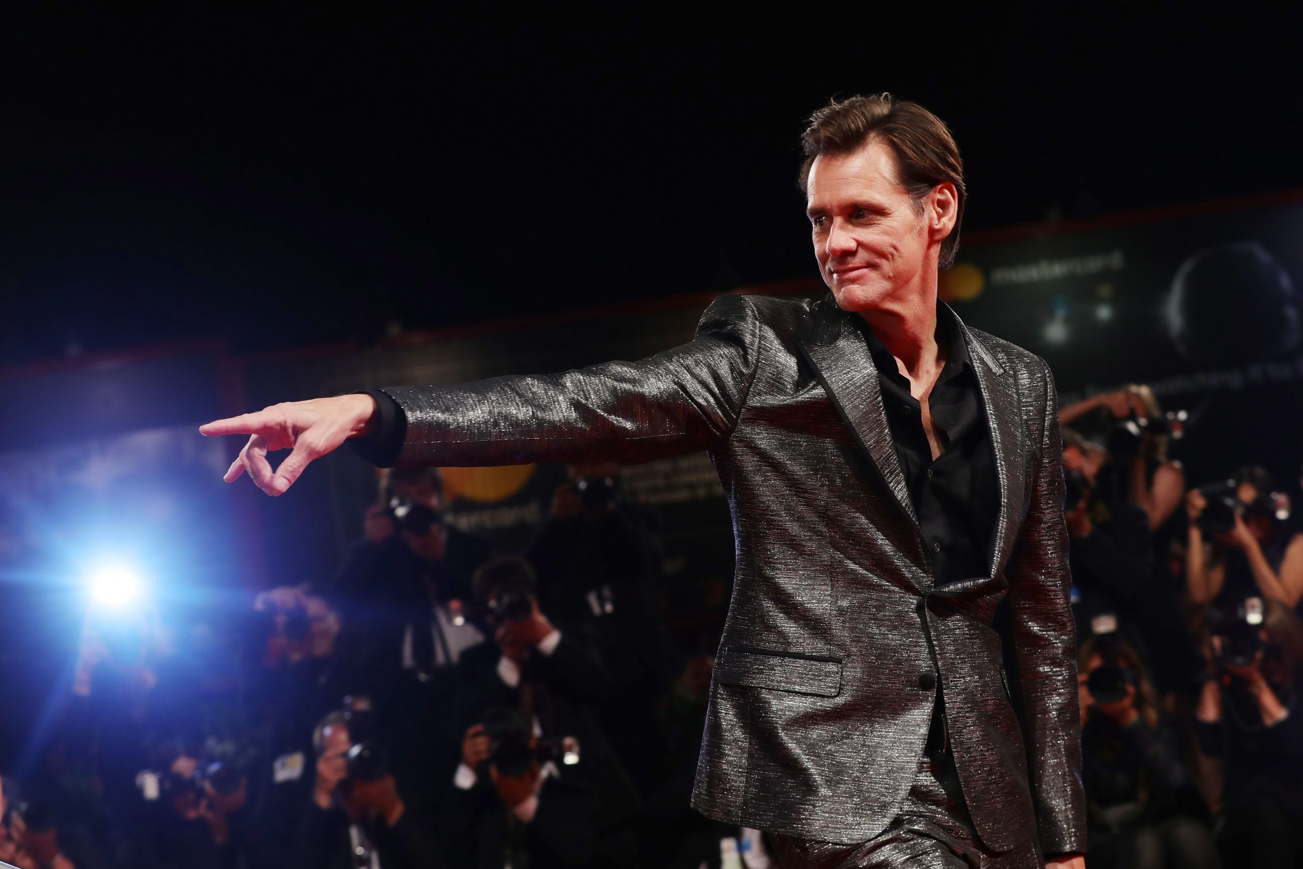 Jim Carrey compie 60 anni: la complicata vita dell’istrione hollywoodiano