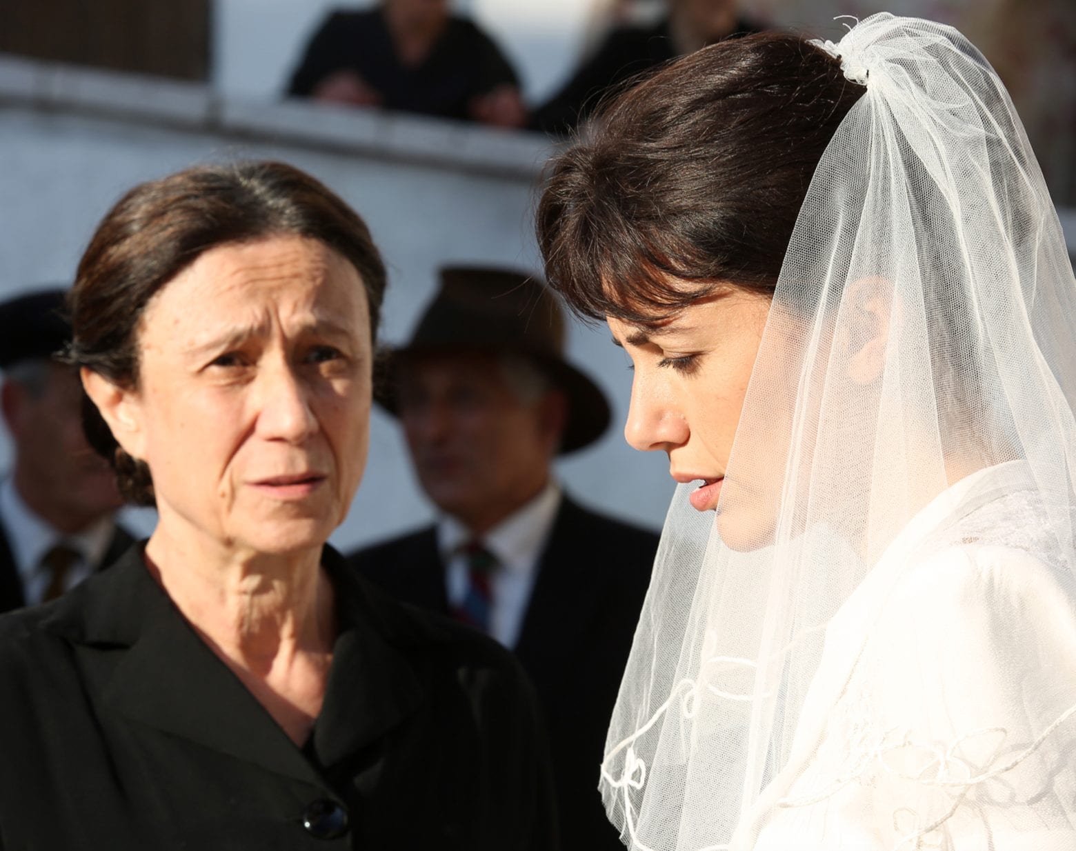 Mezza Italia contro "La sposa" nonostante il boom di ascolti: "Piena di cliché grotteschi e stereotipati"