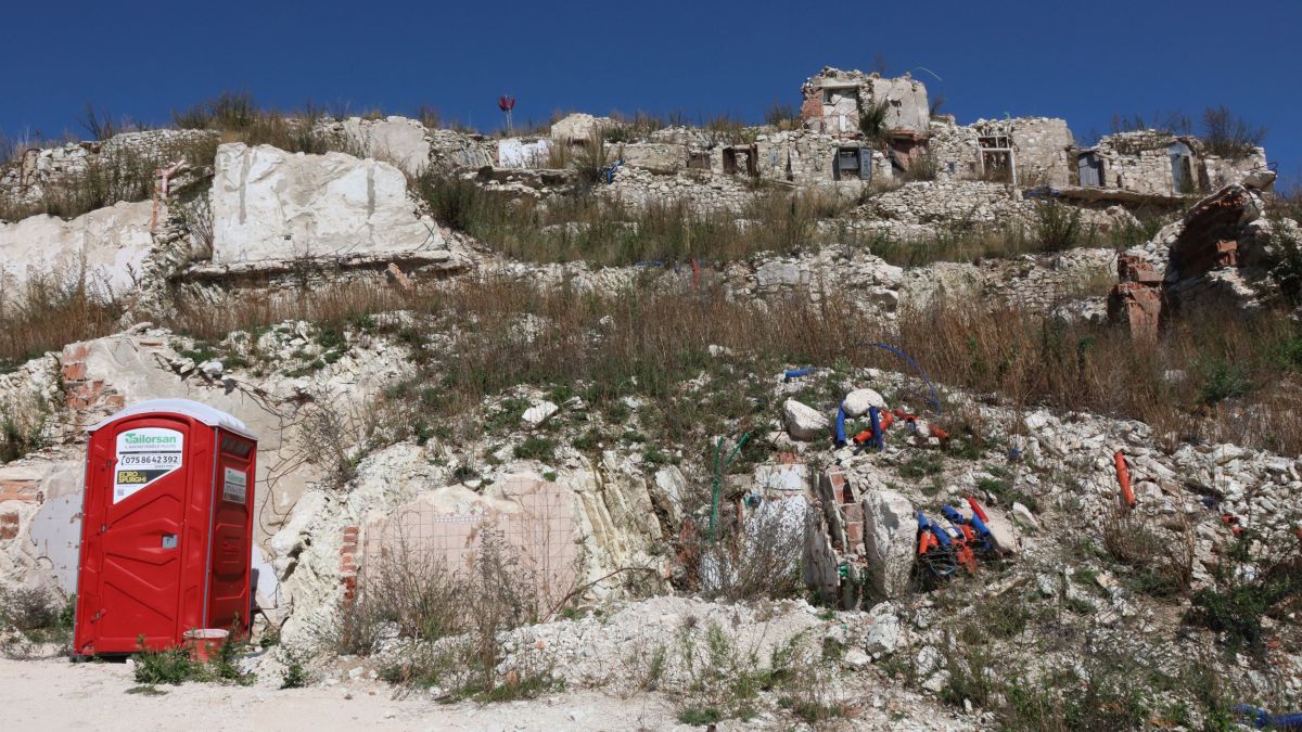 Terremoto 2016: tra sfiducia e speranza a Castelluccio parte un progetto antisismico. Le foto