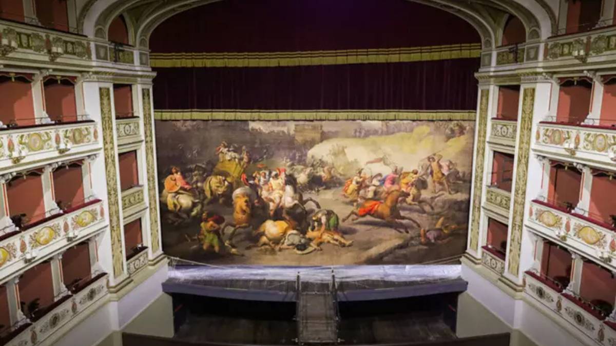Dopo 25 anni torna il sipario storico al teatro Menotti di Spoleto