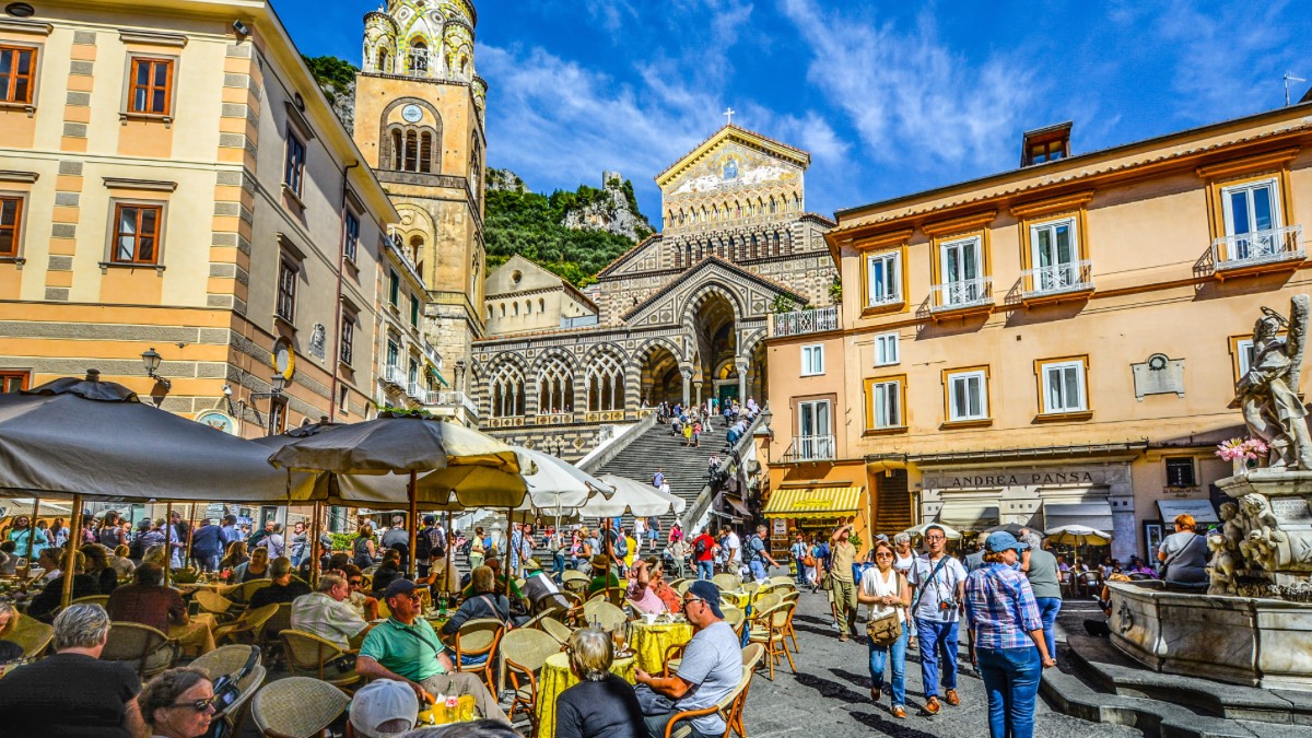 In Italia il turismo è ancora apprezzato, ma l'overtourism preoccupa
