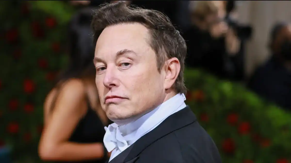 Grok esalta Hitler: l’AI di Musk sotto accusa per contenuti estremisti