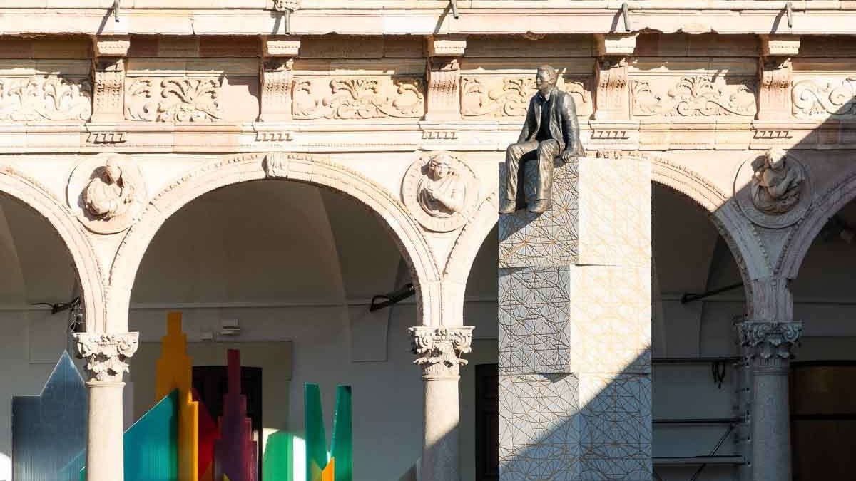 L'opera di G. Lucchesi, a Pisa, in onore di Giordano Bruno e Leonardo Pisano detto Fibonacci