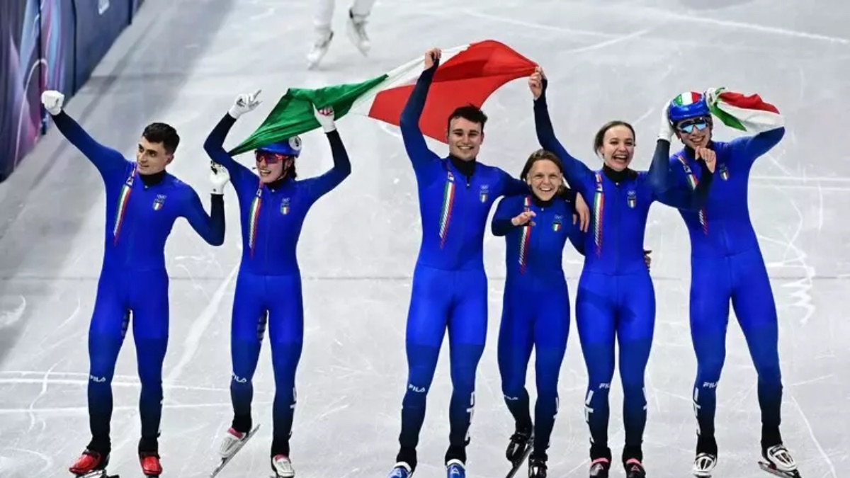 53e869fa59e1967e951a3ba3cfc74218 Italia d’oro sul ghiaccio: trionfo nella staffetta mista di short track, bronzo nel curling