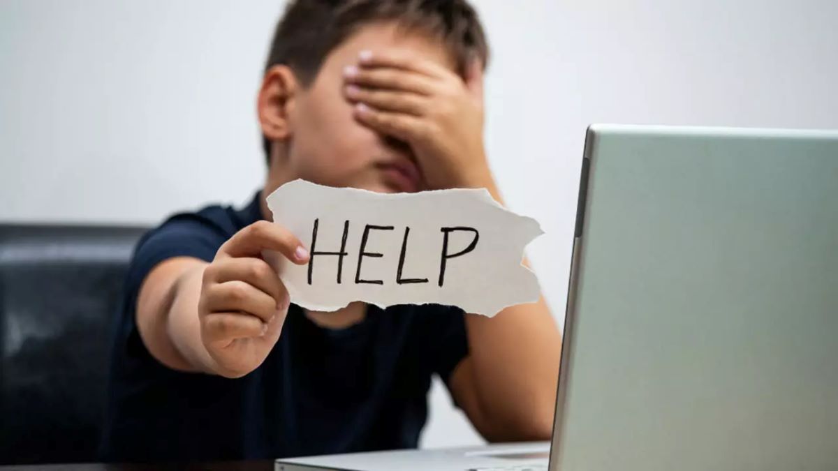 Bullismo-e-cyber-risk-1280×720 Rapporto tra giovani e digitale: il 'Moige' evidenzia dati preoccupanti