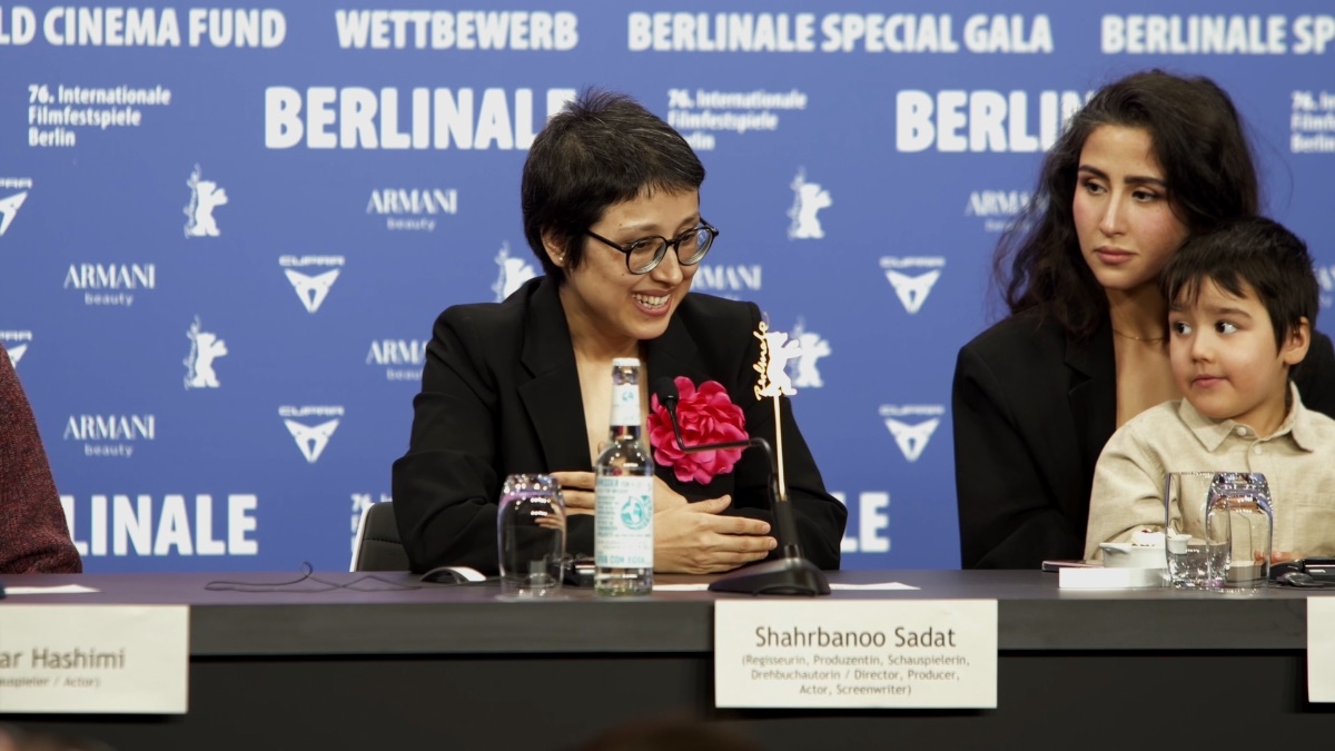 ”No Good Men” inaugura la Berlinale 2026 e ricorda come esistano anche uomini buoni
