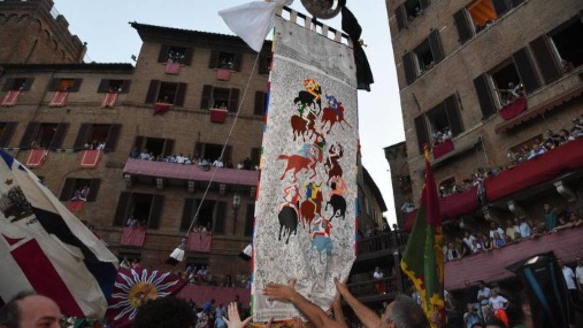 Palio (1) Giannelli, trentacinque anni di satira tra Siena e il 'Corriere'